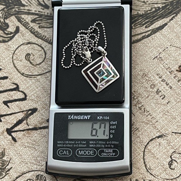 Solid sterling silver inlaid abalone shell pendant & chain - Picture 4 of 8